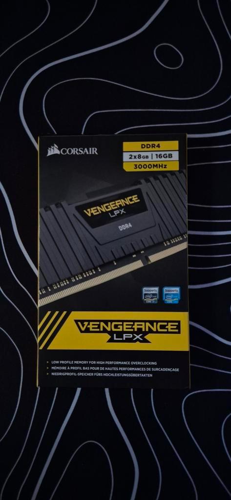 Corsair CMK16GX4M2B3000C15, Computers en Software, RAM geheugen, Zo goed als nieuw, 16 GB, DDR4, Ophalen