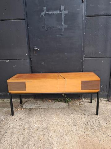 Vintage Stereo Console – Radio & Platenspeler  beschikbaar voor biedingen