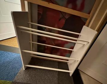Gratis schoenenrek beschikbaar voor biedingen