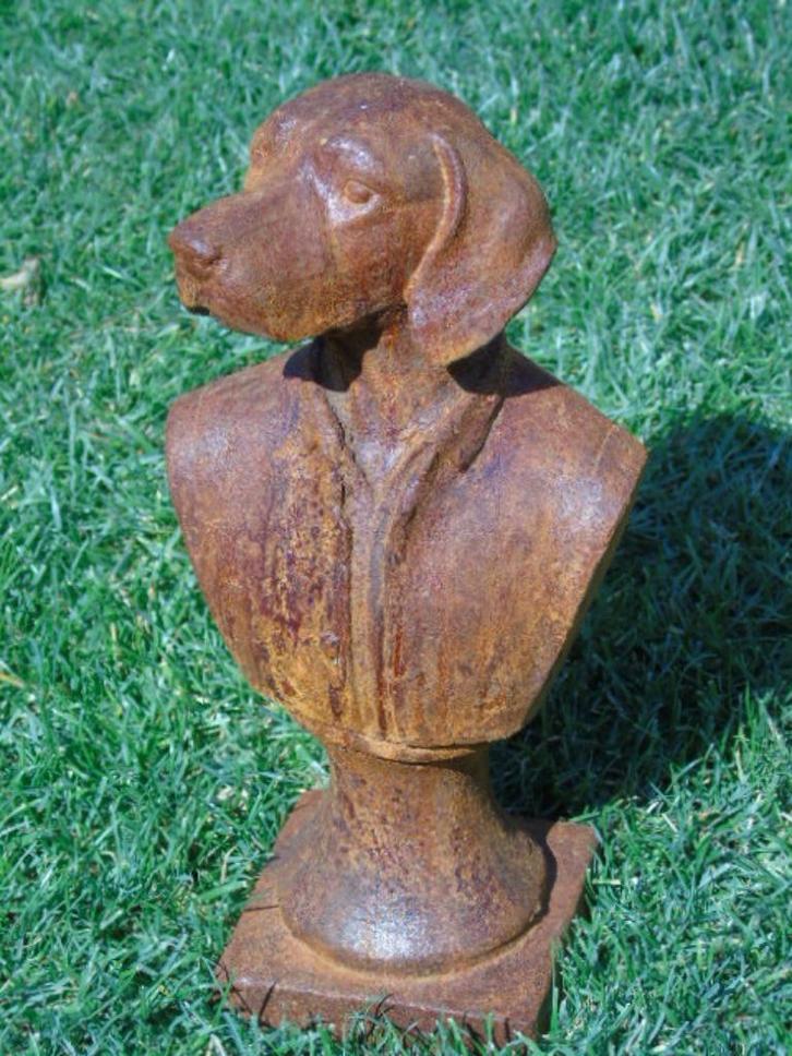 Buste hond in roestig gietijzeren pak, Tuin en Terras, Tuinwanddecoratie, Nieuw, Ophalen