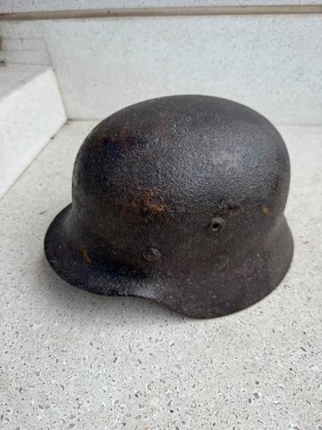 Wo2 Duitse helm met resten binnenwerk beschikbaar voor biedingen