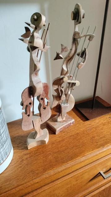 Fraaie sculpturen/ Cello en contrabas  beschikbaar voor biedingen