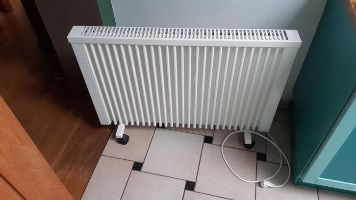 Elektrische verwarming, Doe-het-zelf en Bouw, Verwarming en Radiatoren, Zo goed als nieuw, Radiator, 800 watt of meer, Ophalen