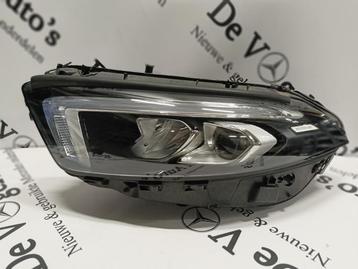 Koplamp links van een Mercedes A-Klasse beschikbaar voor biedingen