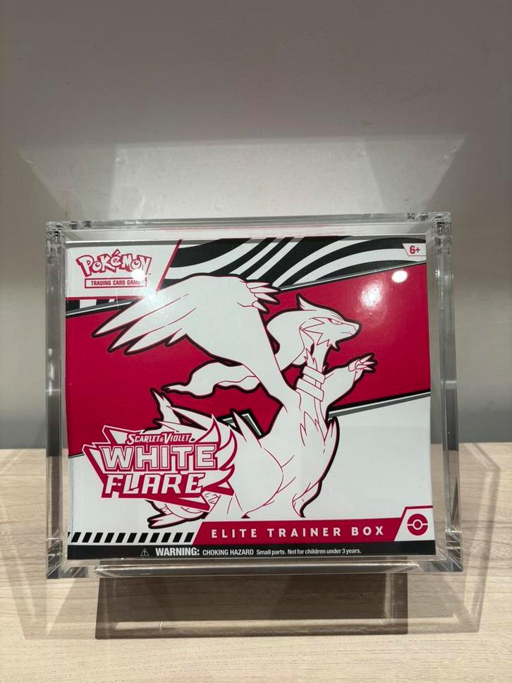 White Flare Elite Trainer Box Reshiram Pokemon Black & White, Hobby en Vrije tijd, Verzamelkaartspellen | Overige, Zo goed als nieuw