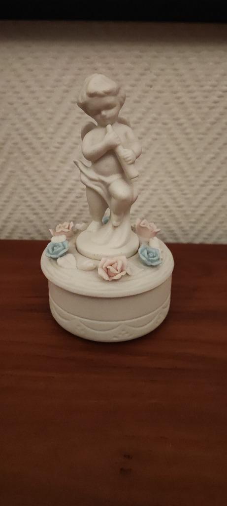 Biscuit porseleinen juwelenpotje met engeltje en roosjes, Antiek en Kunst, Antiek | Porselein, Ophalen of Verzenden