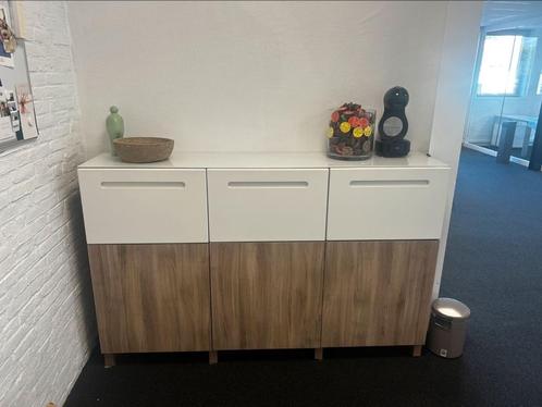 Moderne kast met veel opbergruimte – wit/houtlook – 3-deurs, Huis en Inrichting, Kasten | Kleerkasten, Zo goed als nieuw, 100 tot 150 cm