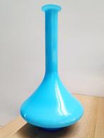 Vase 'bouteille' bleu ciel en Opaline italienne, Antiquités & Art, Enlèvement ou Envoi