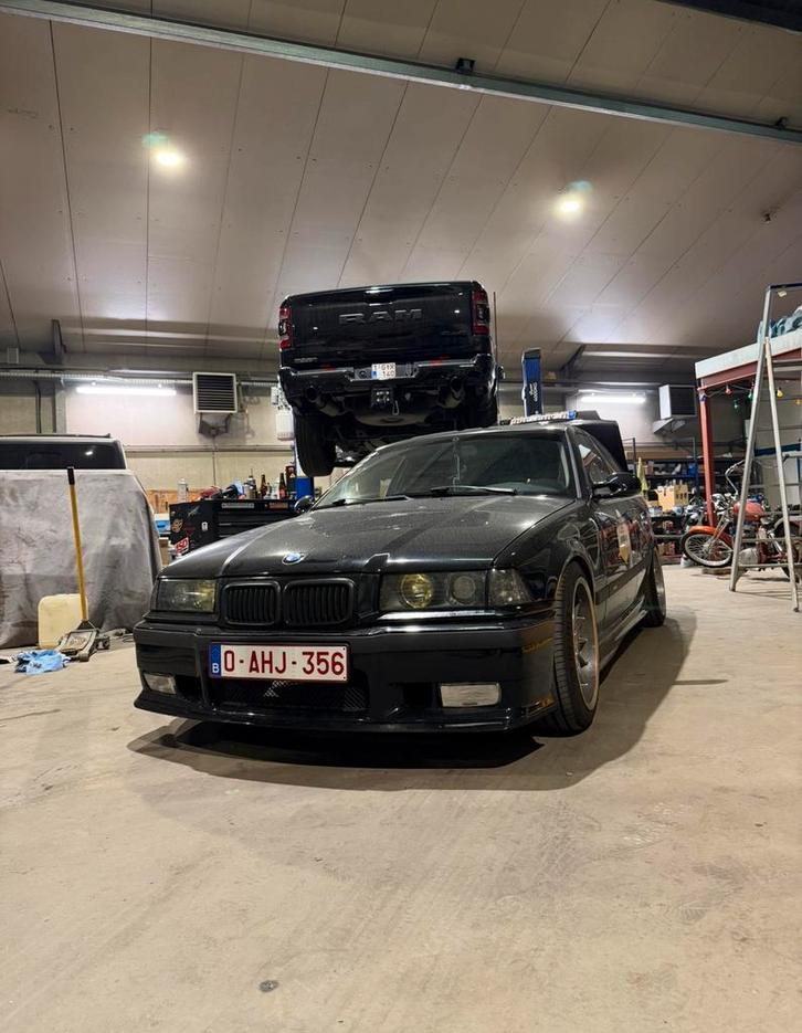 Bmw e36 316i, Autos, BMW, Entreprise, Série 3, Essence, Berline, 5 portes, Boîte manuelle, Noir, Gris, Tissu, Propulsion arrière