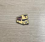 PIN - GORDON'S - GIN - BUS, Verzamelen, Verzenden, Gebruikt, Merk, Speldje of Pin