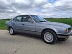 Bmw e34 518i manueel slechts 137dkm!, Auto's, BMW, Stof, 4 cilinders, Handgeschakeld, Zilver of Grijs