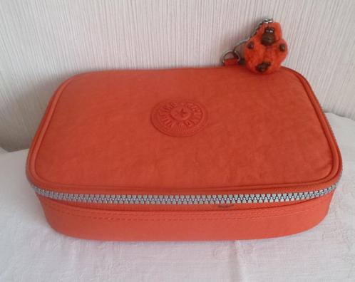 Kipling orange het grootste pennenbakje kipling + aap, Handtassen en Accessoires, Tassen | Schooltassen, Gebruikt, Overige typen