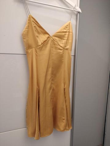 Robe jaune satin strass S 36 beschikbaar voor biedingen