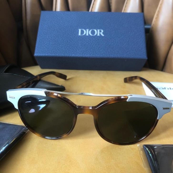 NIEUWE Dior Homme heren zonnebril Blacktie – bruin, Handtassen en Accessoires, Zonnebrillen en Brillen | Heren, Nieuw, Zonnebril