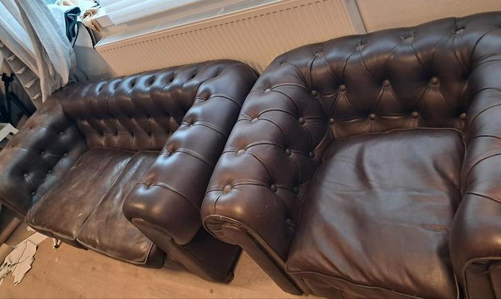 chesterfield 2 zit+1 zit geherstoffeerd in hoogwaardig leer, Antiek en Kunst, Antiek | Meubels | Stoelen en Sofa's, Ophalen