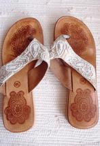 Boho houten slippers met kraaltjes - maat 38, Kleding | Dames, Schoenen, Slippers, Zo goed als nieuw, Ophalen