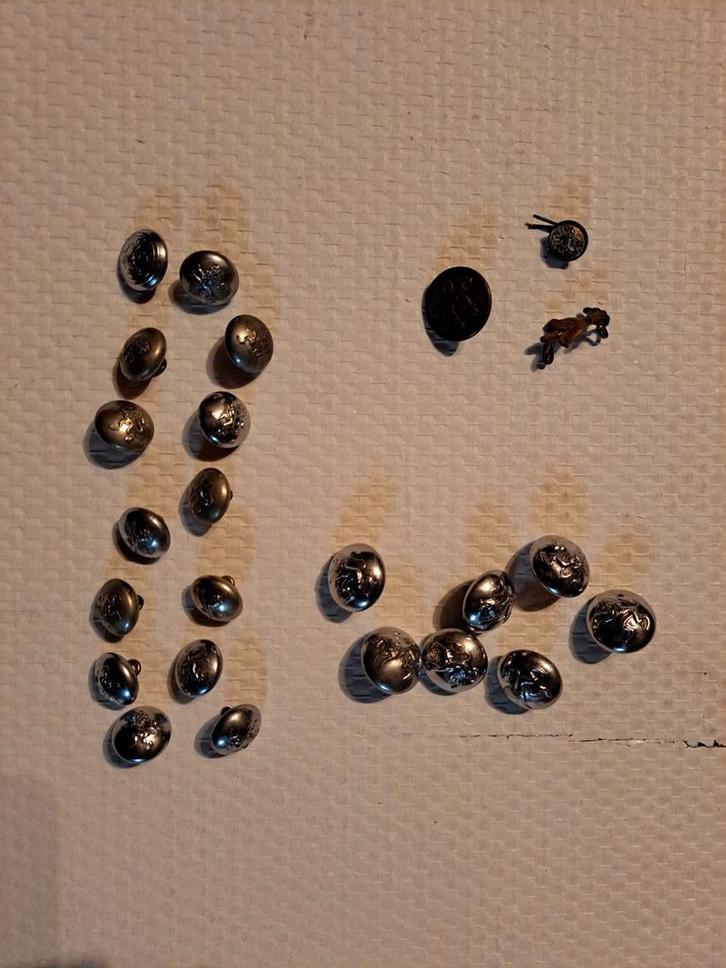 Knopen en speldjes van militair, Verzamelen, Militaria | Algemeen, Landmacht, Ophalen of Verzenden