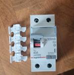 Interrupteur différentiel Legrand bipolaire 40A 300mA Type A, Bricolage & Construction, Électricité & Câbles, Interrupteur, Enlèvement ou Envoi