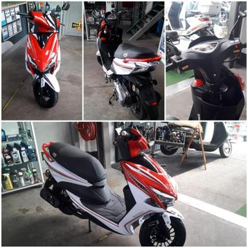jtc new spider rood/wit nieuwe scooter A/B 1599€