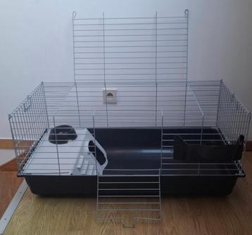 Grande cage a lapin  beschikbaar voor biedingen