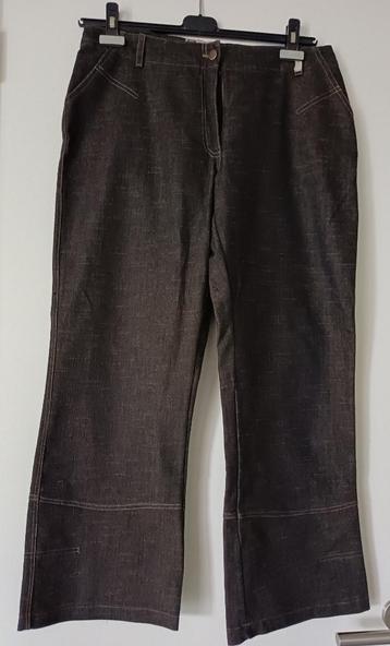 zwart-bruine jeansbroek (driekwart) beschikbaar voor biedingen