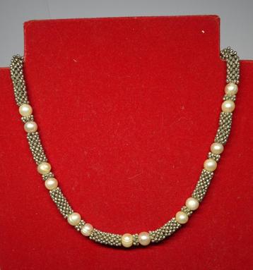COLLIER beschikbaar voor biedingen