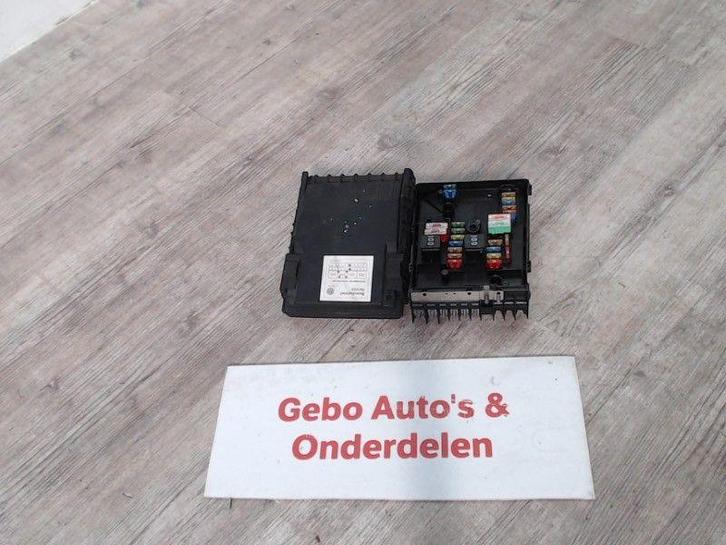ZEKERINGKAST Volkswagen Golf VI (5K1) (01-2008/11-2013), Auto-onderdelen, Elektronica en Kabels, Volkswagen, Gebruikt