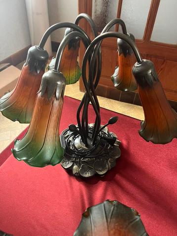 Kelkenlamp beschikbaar voor biedingen