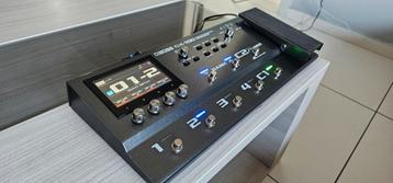 Boss GX-100 + bluetooth adapter + koffer als nieuw .
 beschikbaar voor biedingen
