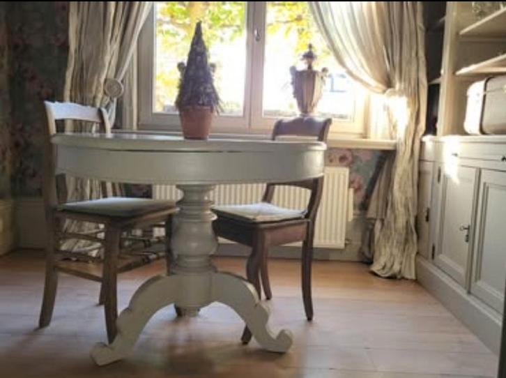 Table ancienne ronde avec personnage, 3 pieds, Maison & Meubles, Ameublement | Revêtements de sol, Beige, Enlèvement