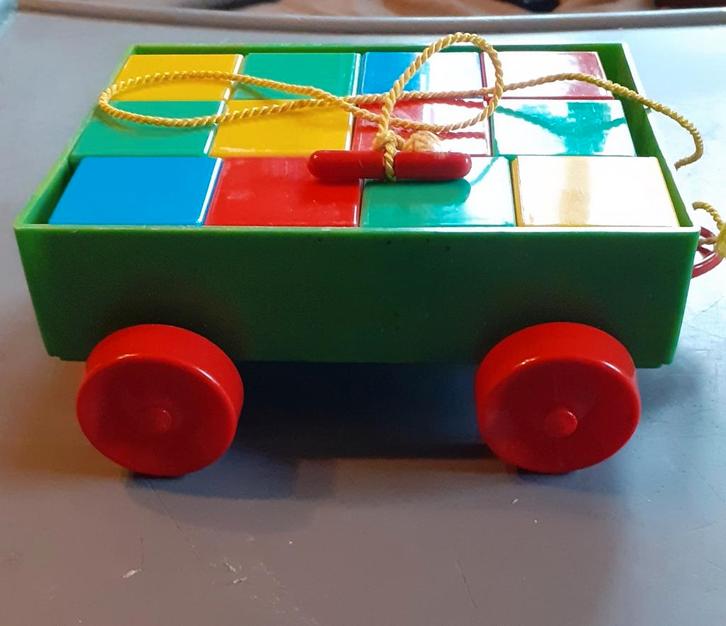 Jouet à tirer petit chariot avec 12 cubes, Enfants & Bébés, Jouets | Autre, Enlèvement ou Envoi