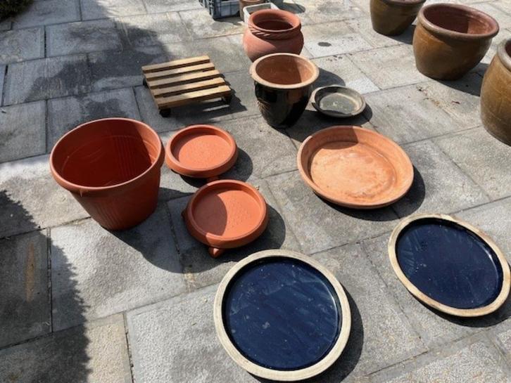 9 tuinvazen en 4 onderschotels + 3met wieltjes, Tuin en Terras, Tuinvazen, Gebruikt, Ophalen