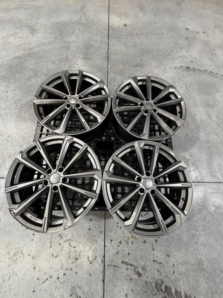 Licht beschadigde velgen Aez velg Aruba, Auto-onderdelen, Banden en Velgen, Velg(en), 18 inch, Personenwagen, Gebruikt, Ophalen