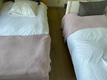 Bed + uitschuifbed. 210 x 100 cm beschikbaar voor biedingen