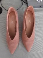 Oud-roze suède schoenen met een hakje, maat 40, Kleding | Dames, Schoenen, Schoenen met lage hakken, Ophalen of Verzenden, Zo goed als nieuw