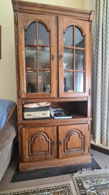 Eiken Vitrine in De Panne beschikbaar voor biedingen