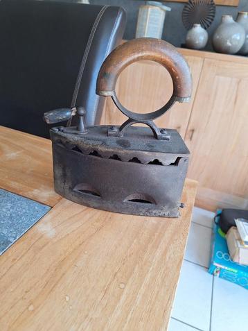 fer à repasser antique  beschikbaar voor biedingen