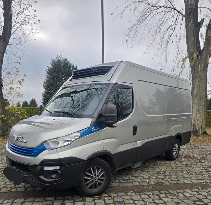 Koelwagen bestelwagen iveco 2019 automaat cng  benzine, Auto's, Bestelwagens en Lichte vracht, Particulier, Trekhaak, Iveco, Benzine