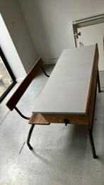 Bureau d'école à l'ancienne, Enlèvement, Utilisé