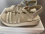 Tamaris damessandaal met sleehak, 37 EU, Tamaris, Ophalen of Verzenden, Nieuw, Beige