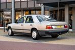 Mercedes-Benz 200-serie 230 E Automaat (W124) (bj 1986), Auto's, 4 deurs, Stof, Zwart, 136 pk