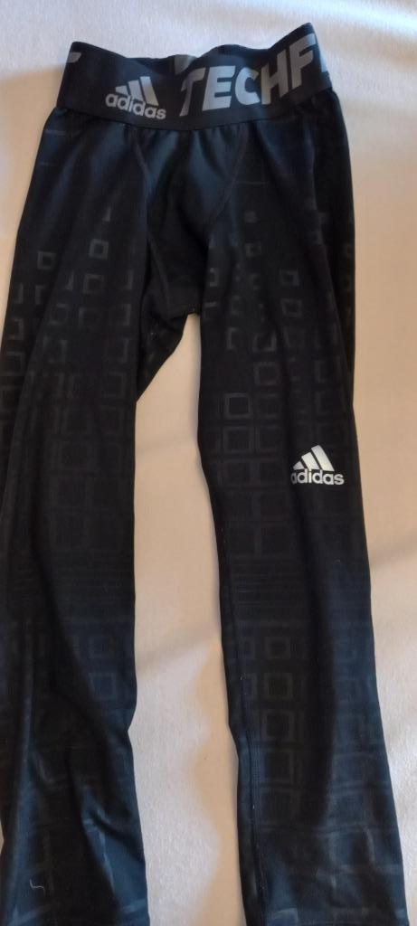pantalon de sport adidas noir taille 128, Adidas, Enlèvement ou Envoi, Comme neuf, Vêtements de sport ou Maillots de bain