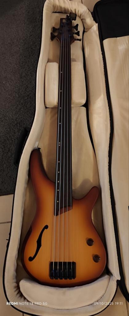 Ibanez SRH 505 F fretless 5 cordes., Muziek en Instrumenten, Snaarinstrumenten | Gitaren | Bas, Zo goed als nieuw, 5-snarig, Fretloos