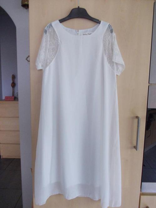 Kleed EALEY  FUSHI.  maat SMALL., Kleding | Dames, Jurken, Zo goed als nieuw, Maat 36 (S), Wit, Knielengte, Ophalen of Verzenden