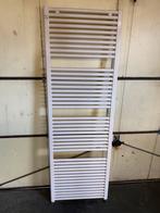 Radiateur sèche serviette  en très bon état Avec fixation, Ophalen, Zo goed als nieuw