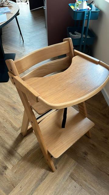 Eetstoel beschikbaar voor biedingen