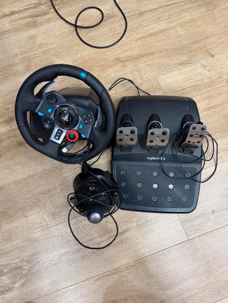 Logitech g29 (PlayStation edition) nieuwstaat, Games en Spelcomputers, Spelcomputers | Sony Consoles | Accessoires, Zo goed als nieuw