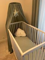 Baby bedje met staander en klamboe !, Kinderen en Baby's, Ophalen, Zo goed als nieuw