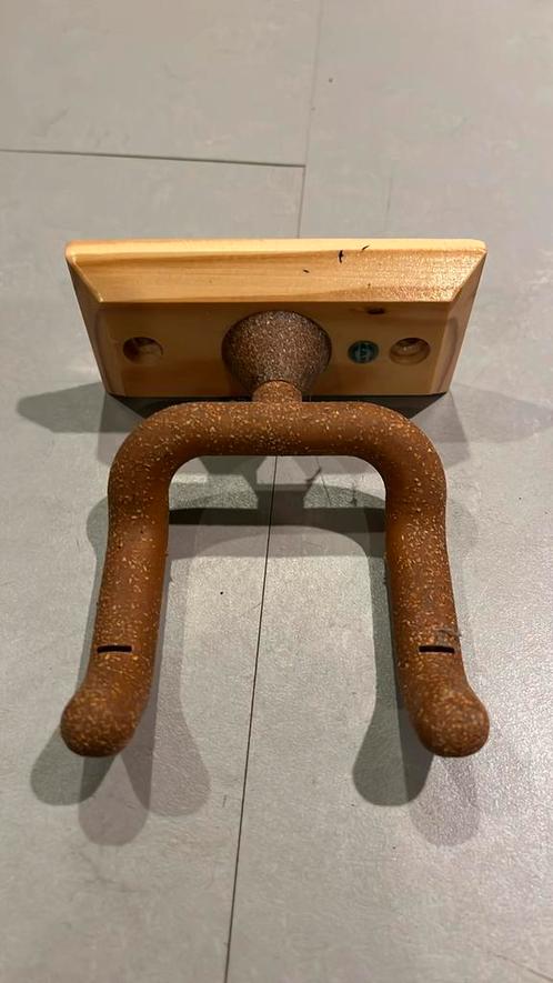 Konig & Meyer, 4 muurbeugels voor een houten gitaar, Muziek en Instrumenten, Snaarinstrumenten | Gitaren | Akoestisch, Ophalen