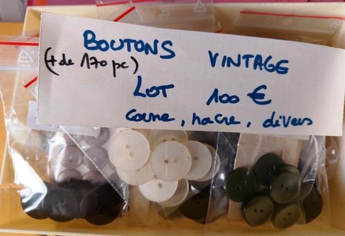 Lot de 170 boutons neufs années 1950-60 (corne, nacre,...), Hobby en Vrije tijd, Naaien en Fournituren, Ophalen